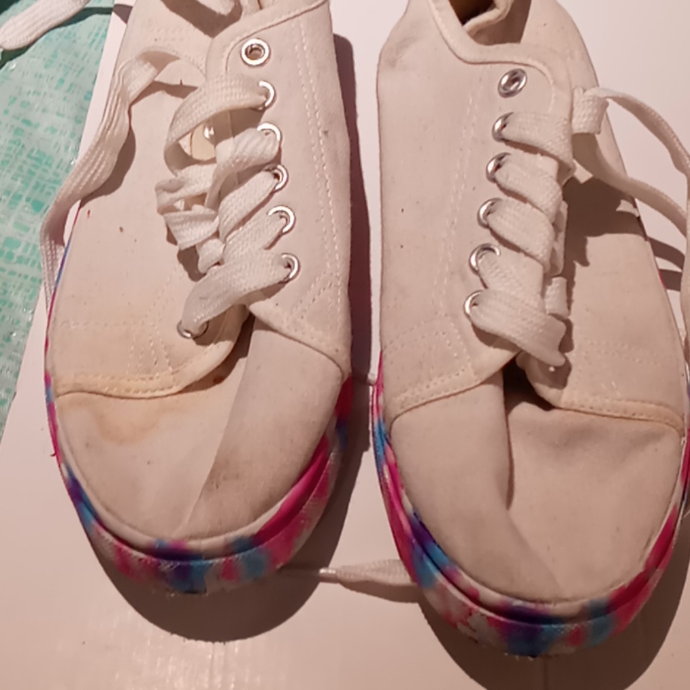 White pink shoes